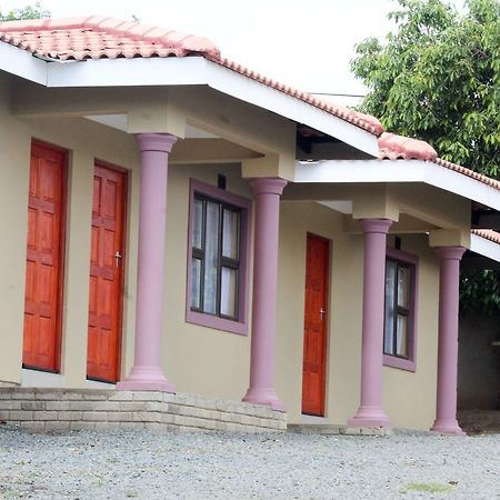 Ulundi Mbopha Guest House מראה חיצוני תמונה